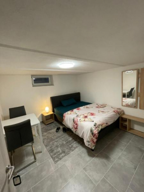 gemütliches und Schönes Zimmer Keller Geschoss K1
